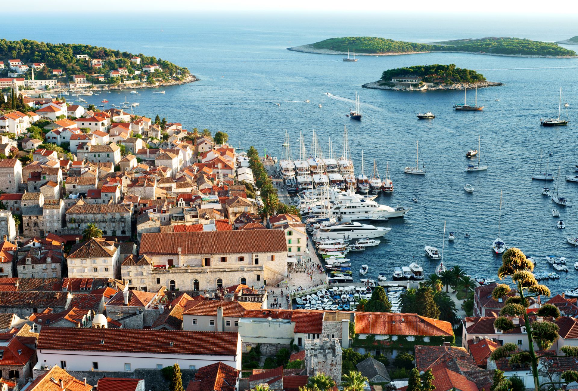 Feiern im Paradies: Der ultimative Guide zum Nachtleben auf Hvar