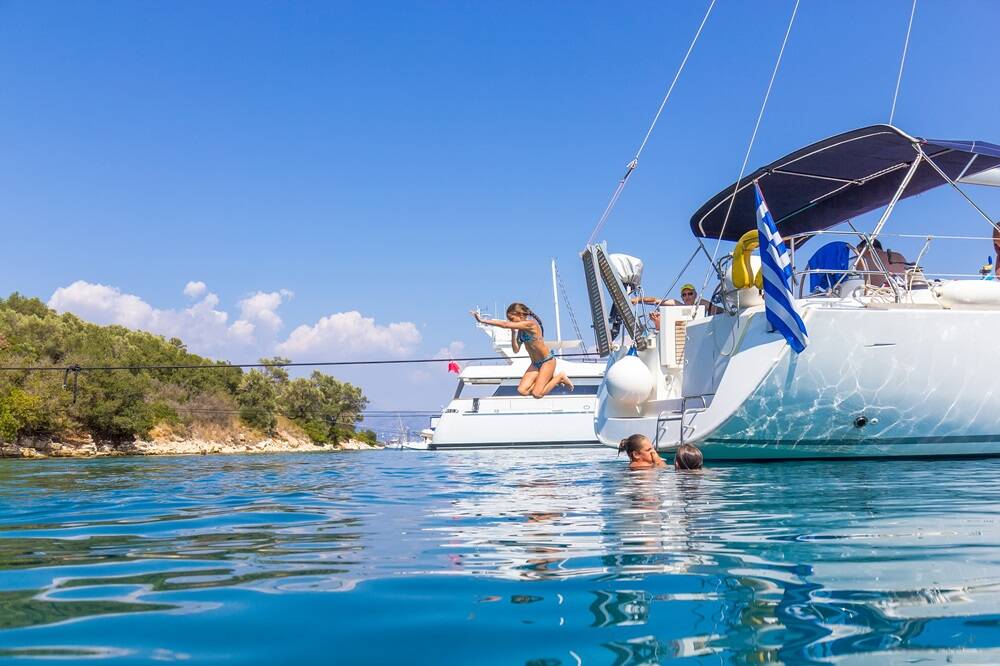 Children jumping from the sailboat