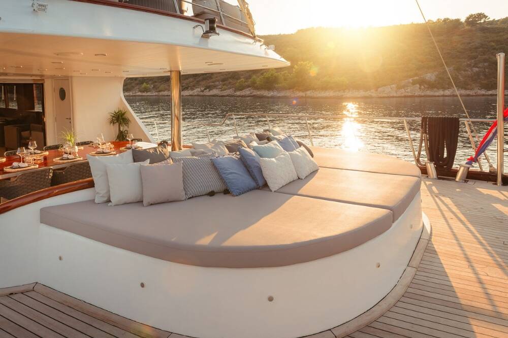 Crewed yacht charter Croatia