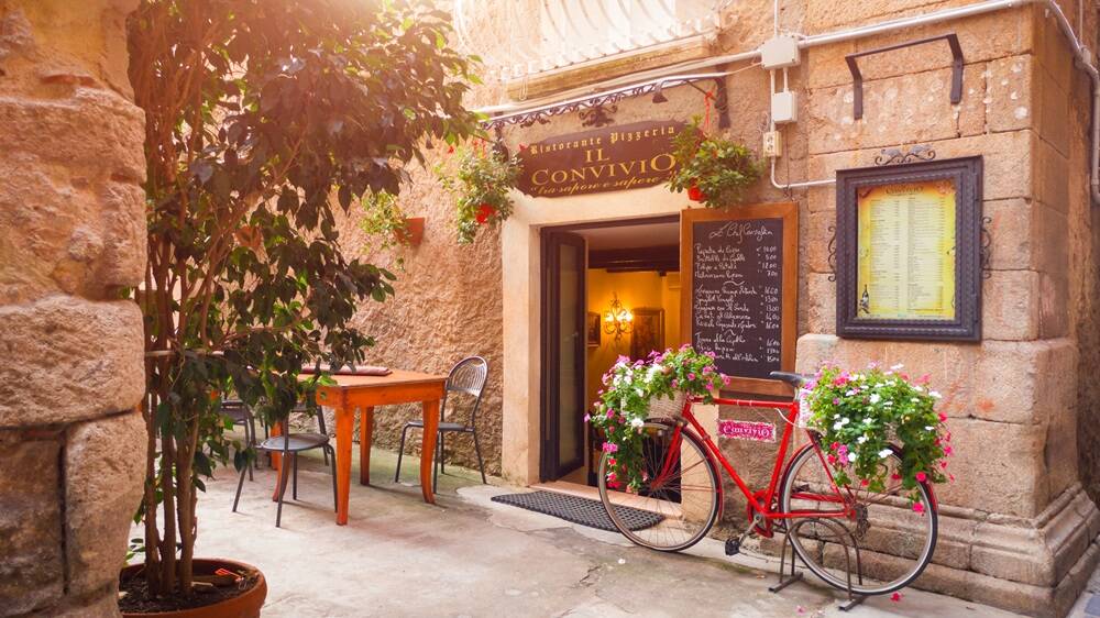 Straßenrestaurant Il Convivio in einem alten Haus in der Altstadt von Tropea