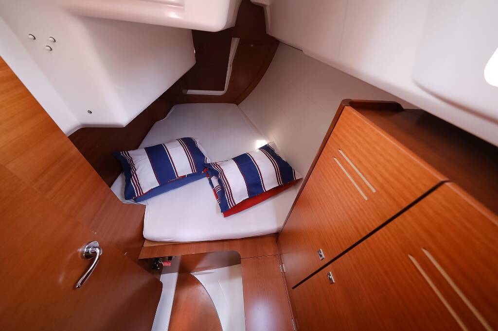 Sailing yacht Dufour 350 GL 