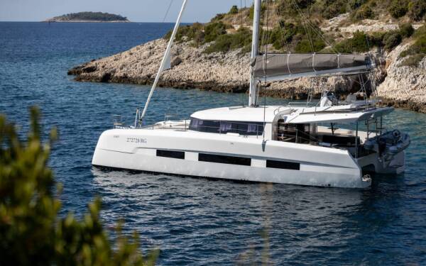 Dufour 48 Catamaran Bahia Serena