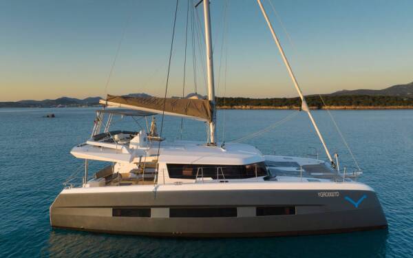 Dufour 48 Catamaran Delphinus